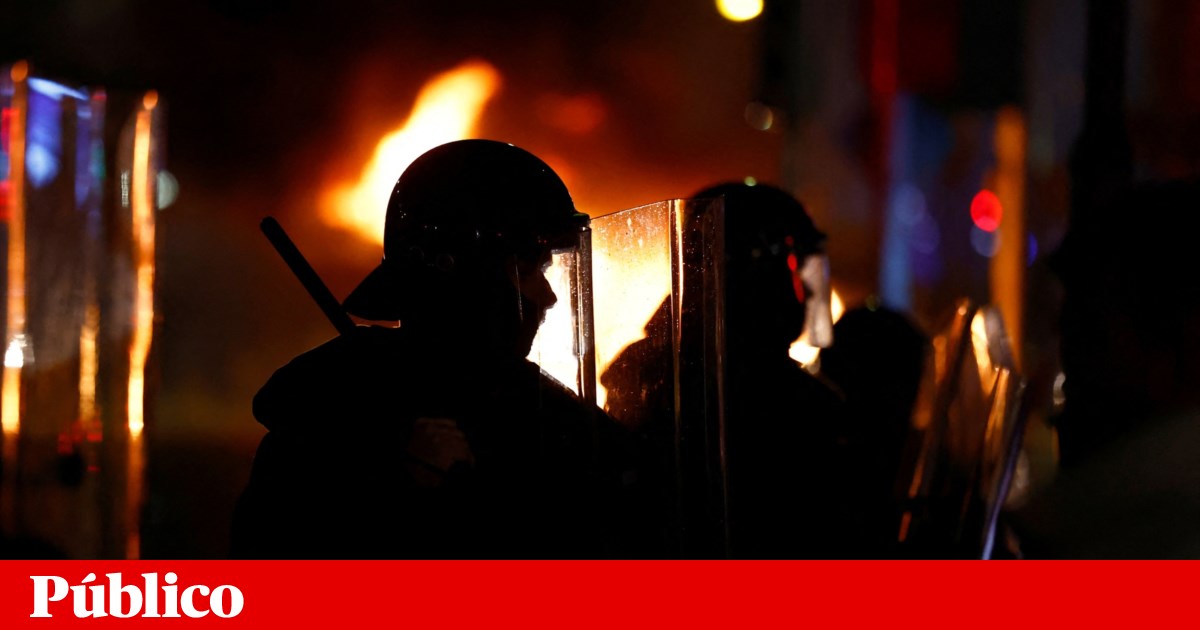 Violent protests in Dublin after a woman and three children were stabbed a crime Violent protests in Dublin after a woman and three children were stabbed a crime