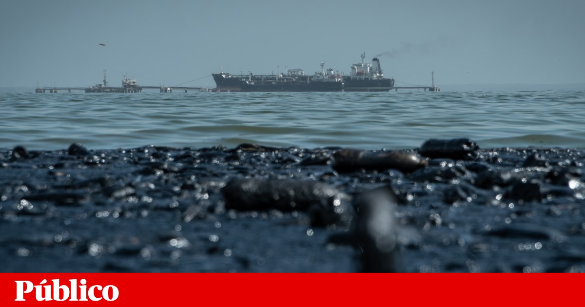 Journalists banned from covering the oil spill in Venezuela petroleum Journalists banned from covering the oil spill in Venezuela petroleum