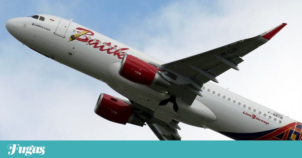 A plane in the air with 159 people on board and the pilots are asleep airline A plane in the air with 159 people on board and the pilots are asleep airline