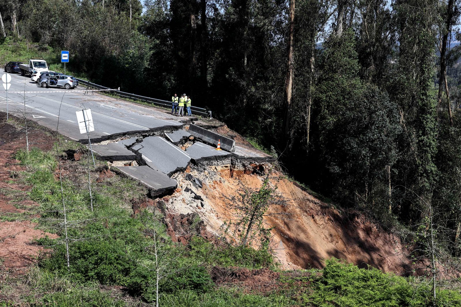Un glissement de terrain coupe IC2 à Macinhata do Vouga, à Águeda |  Aveiro