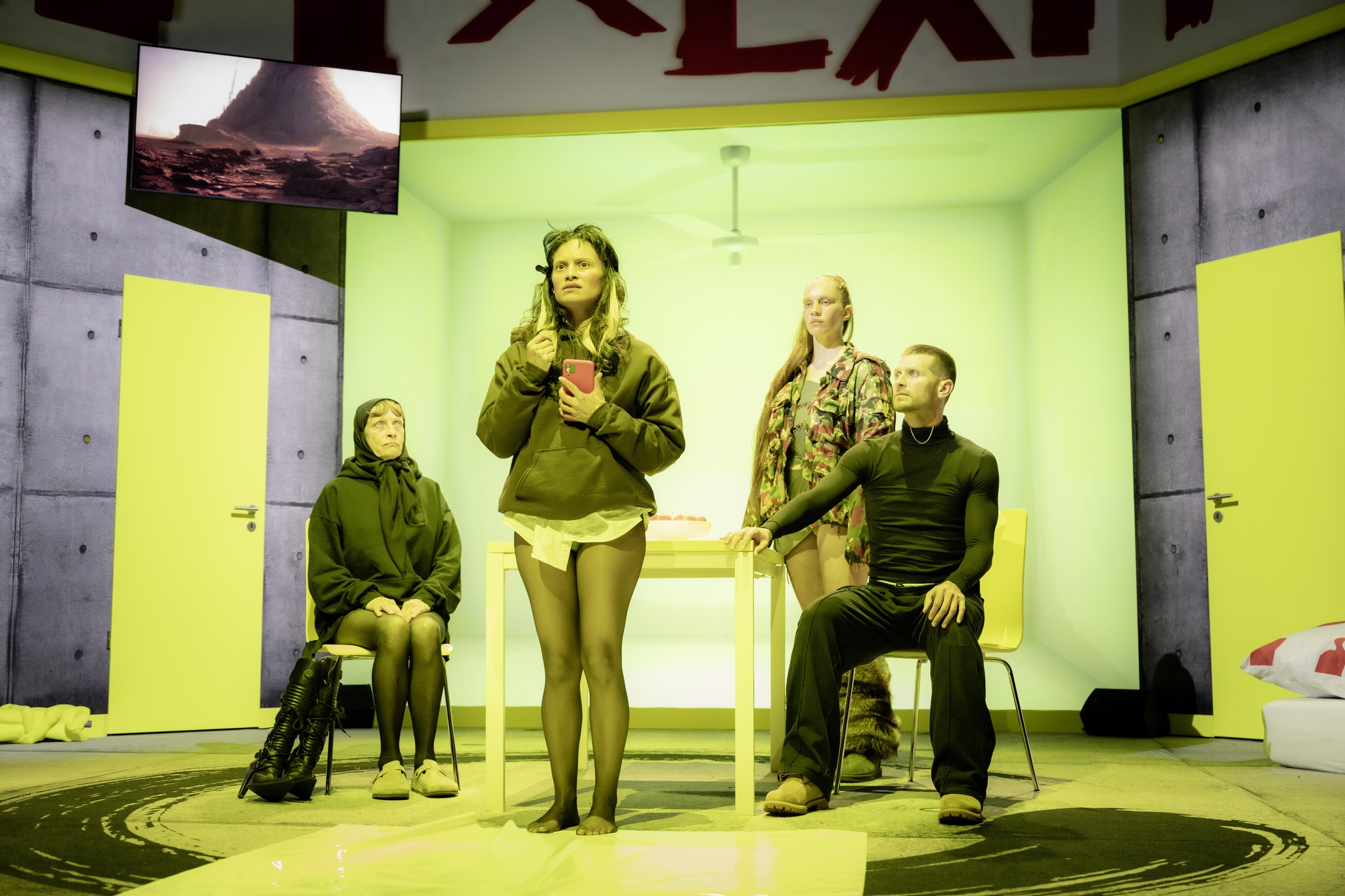 Angela (A Strange Loop) de Susanne Kennedy | Teatro Nacional São João