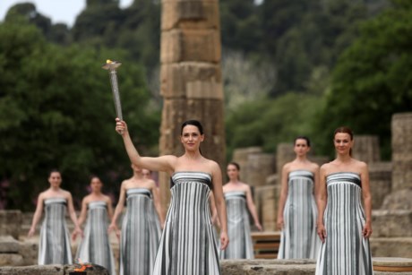 Tocha olímpica acesa na Grécia, a 100 dias dos Jogos de Paris