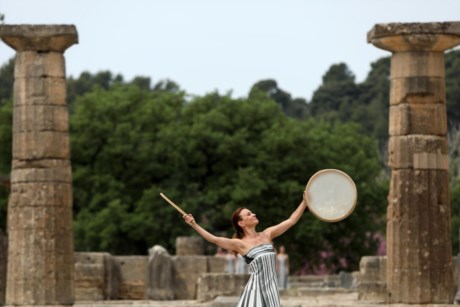 Tocha olímpica acesa na Grécia, a 100 dias dos Jogos de Paris