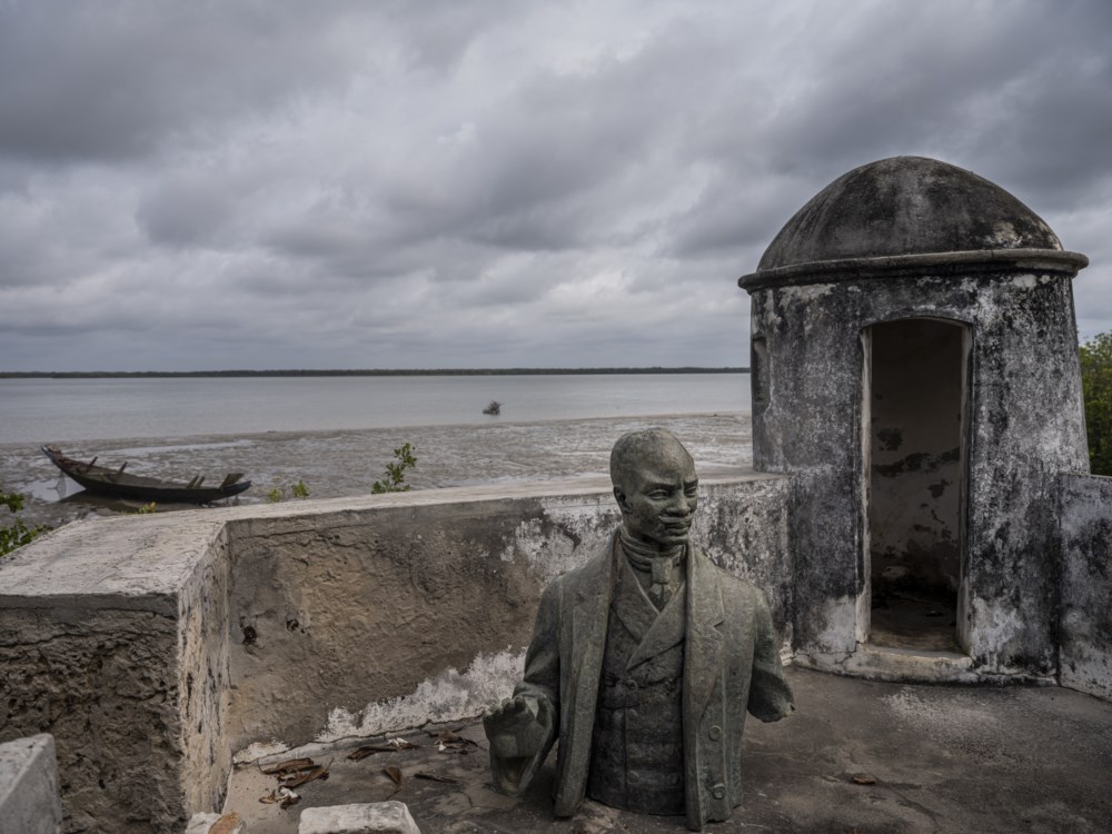 Leonel de Castro fotografou o trauma da Guerra Colonial “de aquém e além-mar”