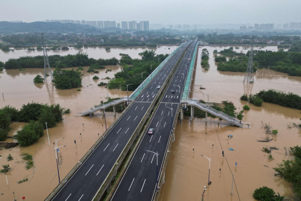 Chuva na China: "águas mil" inundam o Sul e expulsam milhares de pessoas