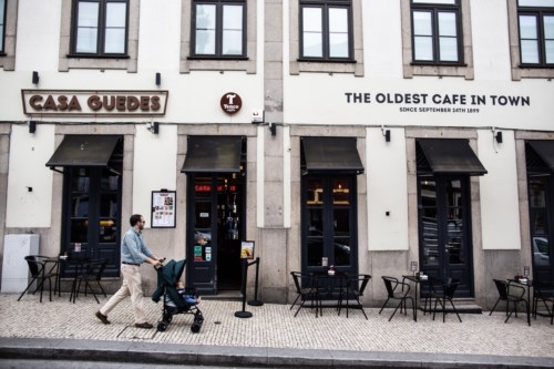 No Porto e em Lisboa, há lojas a fingir que são antigas só para inglês ver