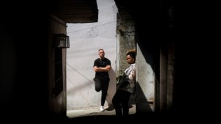 Retrato do realizador Basil da Cunha e da cantora Eliana Rosa na Reboleira, local onde decorre o filme "Manga d'Terra", na Amadora, 30 de Maio de 2024.�