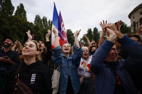 Esquerda venceu eleições em França, extrema-direita ficou em terceiro lugar
