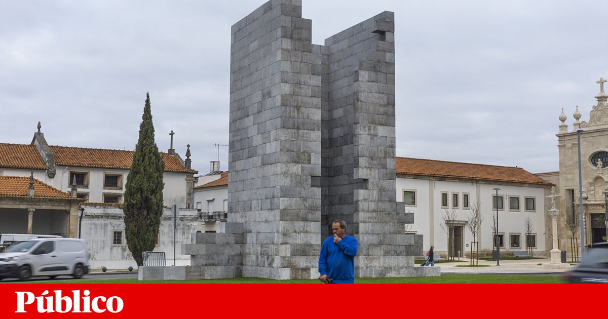 Controversial New Monument in Aveiro: Álvaro Siza's Design Sparks Debate