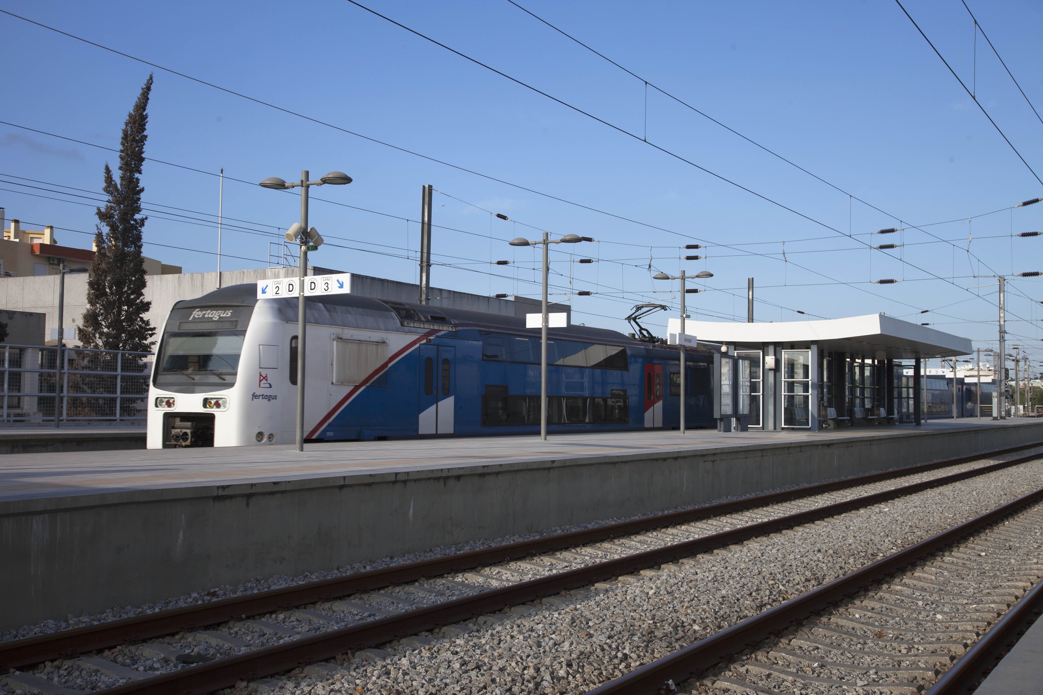 Passageiros do Pragal sofrem para conseguir um lugar no comboio nas horas de ponta