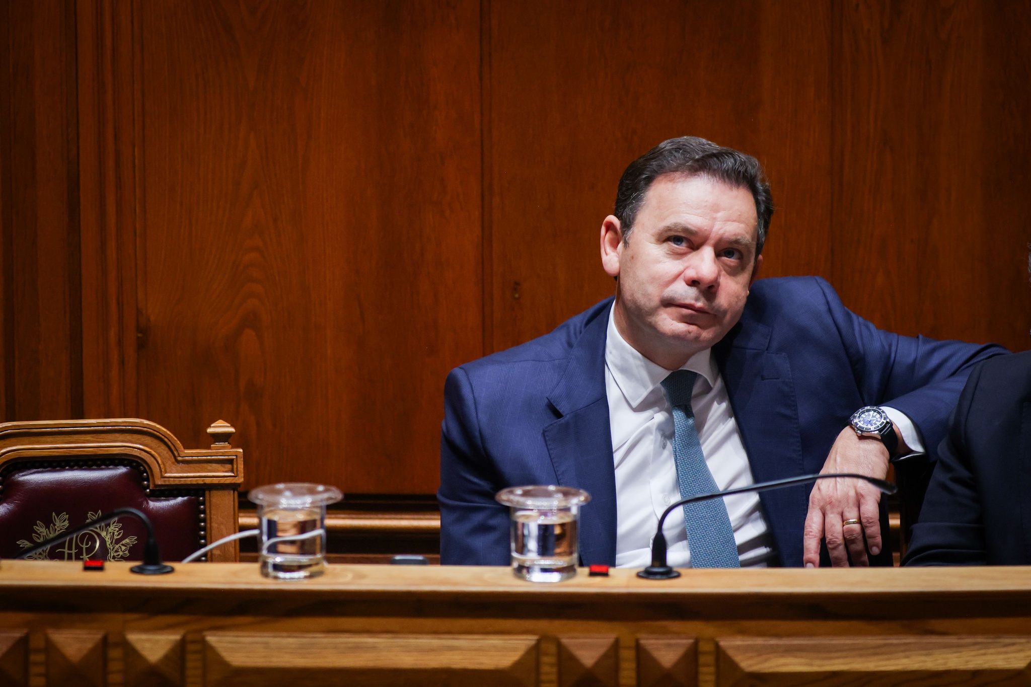 Governo de Luís Montenegro Enfrenta Moção de Confiança no Parlamento