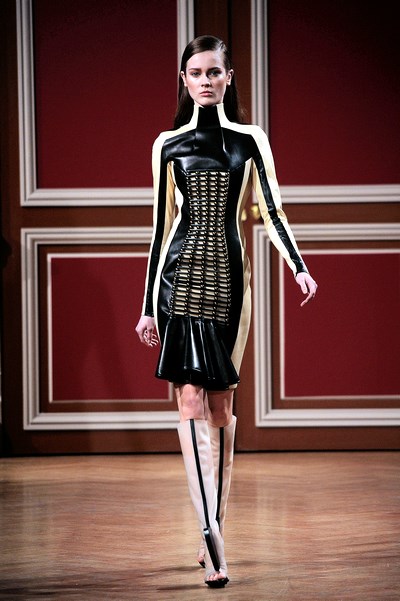 Balenciaga: cinco motivos do hype da marca - Harper's Bazaar » Moda, beleza  e estilo de vida em um só site