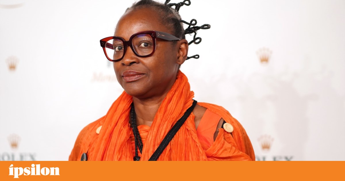 Morreu Koyo Kouoh, curadora da Bienal de Veneza