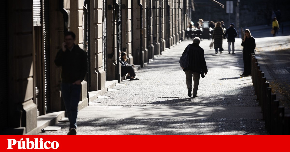 Na luta pelos pensionistas, AD aposta no complemento solidário e PS nas regras de actualização
