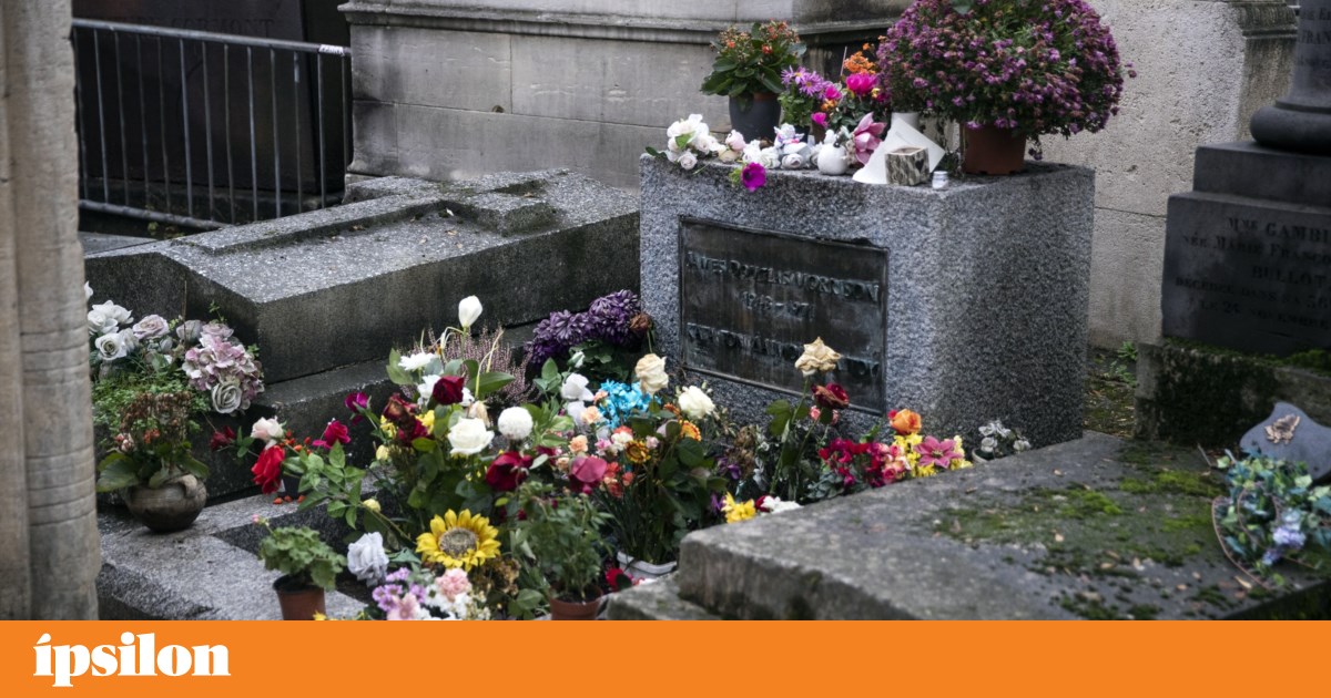 Busto de Jim Morrison que estava no seu túmulo encontrado por acaso 37 anos depois