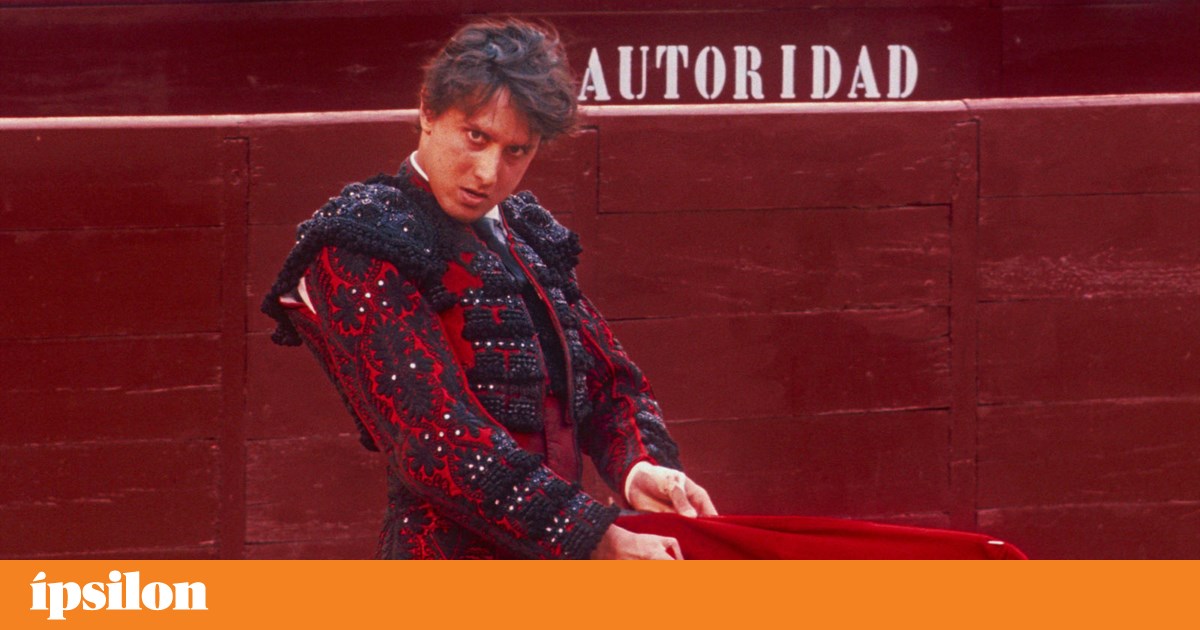 Albert Serra agarra o toureiro pelos cornos — entrevista sobre <em>Tardes de Solidão</em>, um dos filmes do ano