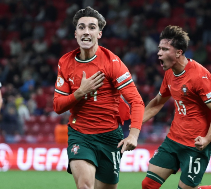 “Romário Brilha como Herói e Garante a Quarta Final de Portugal no Europeu de Sub-17!” #ÚltimasNotícias #Portugal “Romário Brilha como Herói e Garante a Quarta Final de Portugal no Europeu de Sub-17!” #ÚltimasNotícias #Portugal