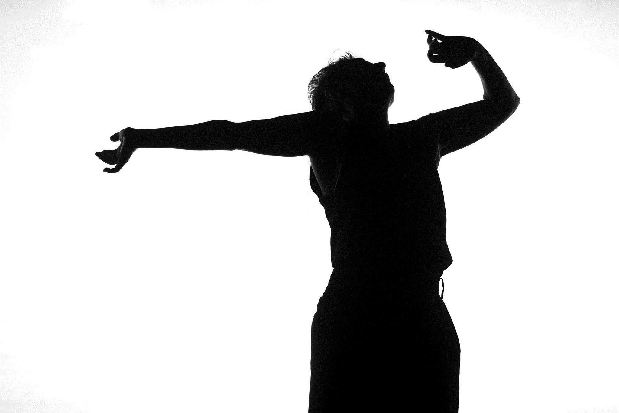 PP 23 MARÇO 2024 AÇORES  CENTRO CULTURAL NOVA PEÇA DA COREOGRAFA OLGA RORIZ O SALVADO  Doze anos passaram desde A Sagração da Primavera, o seu último solo. Agora, a coreógrafa sente-se novamente impelida a um confronto inevitável consigo mesma.
Com o título O Salvado (tudo o que ela conseguiu salvar), este espetáculo nasce de uma interrogação ainda em aberto, de uma intenção por descobrir. 
CULTURA
DANÇA