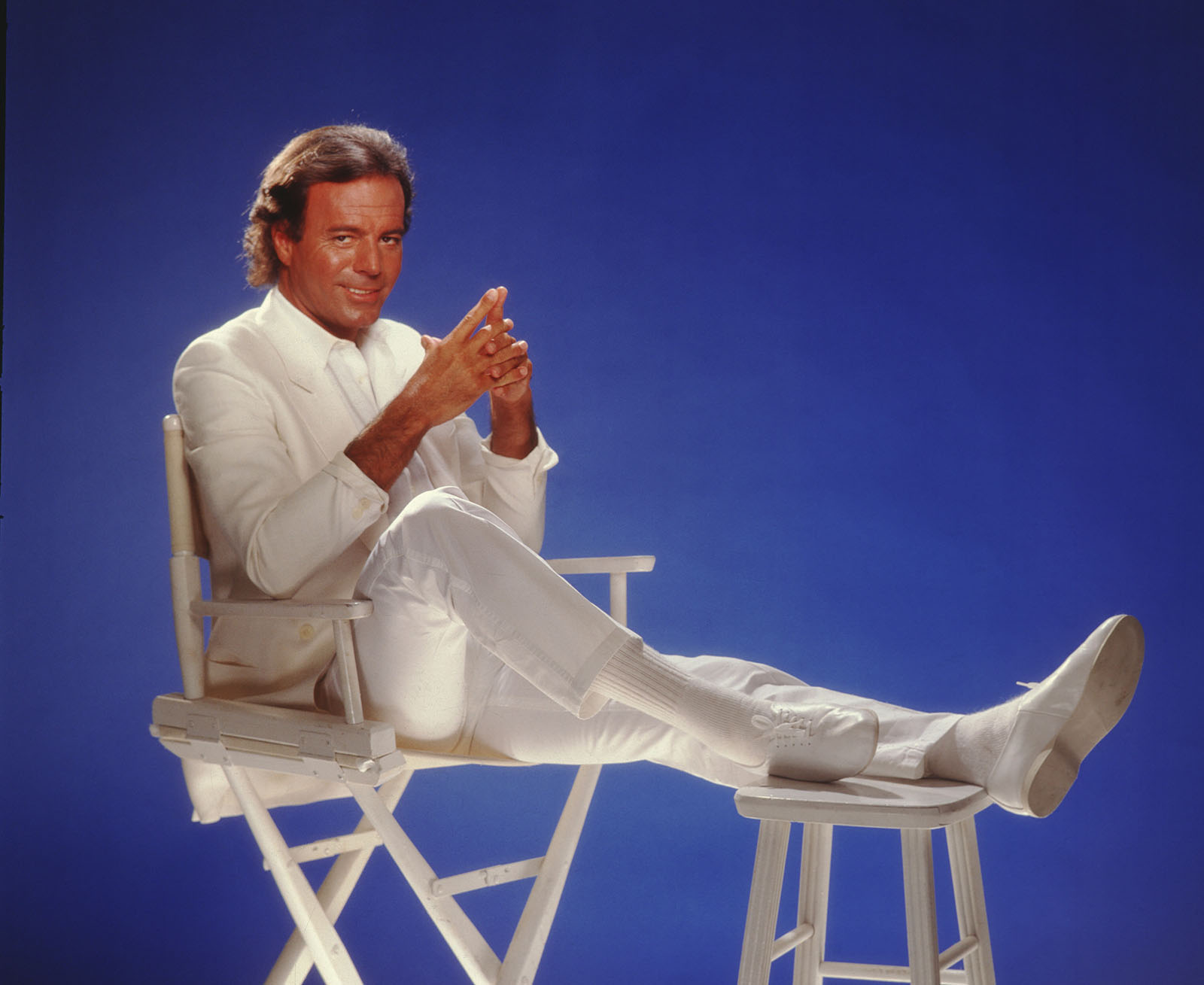 LOS ANGELES - 1983 singer Julio Iglesias poses for a portrait in 1983 in Los Angeles, California. (Photo by Harry Langdon/Getty Images)