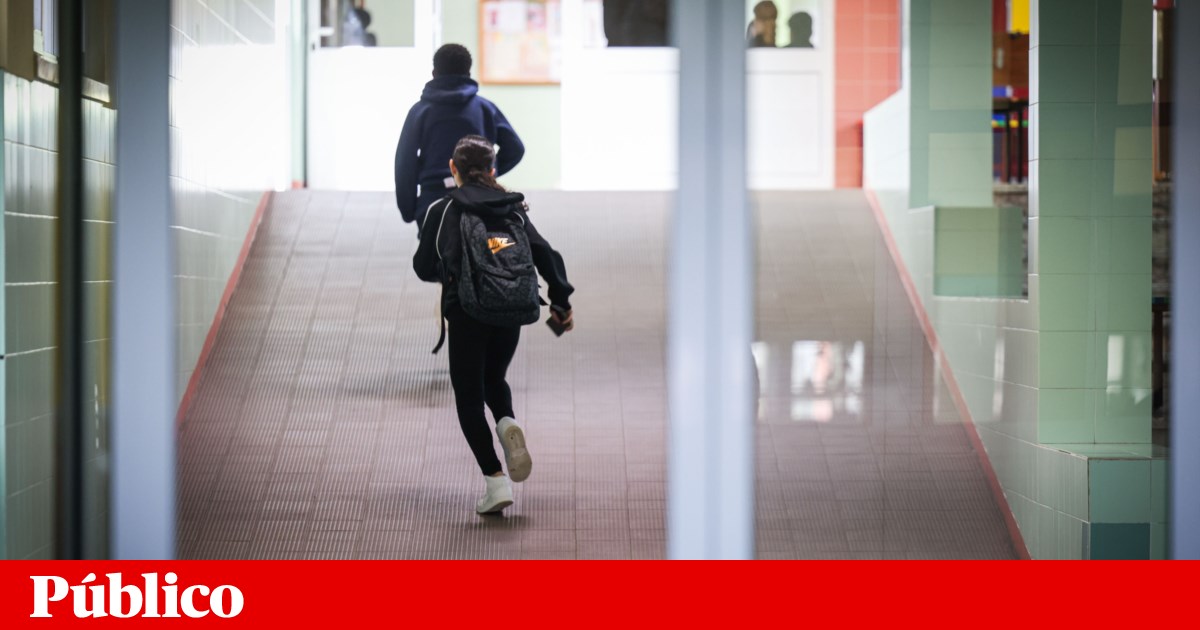Teachers in Underprivileged Areas to Receive Up to 50 Euros More in Support - Público