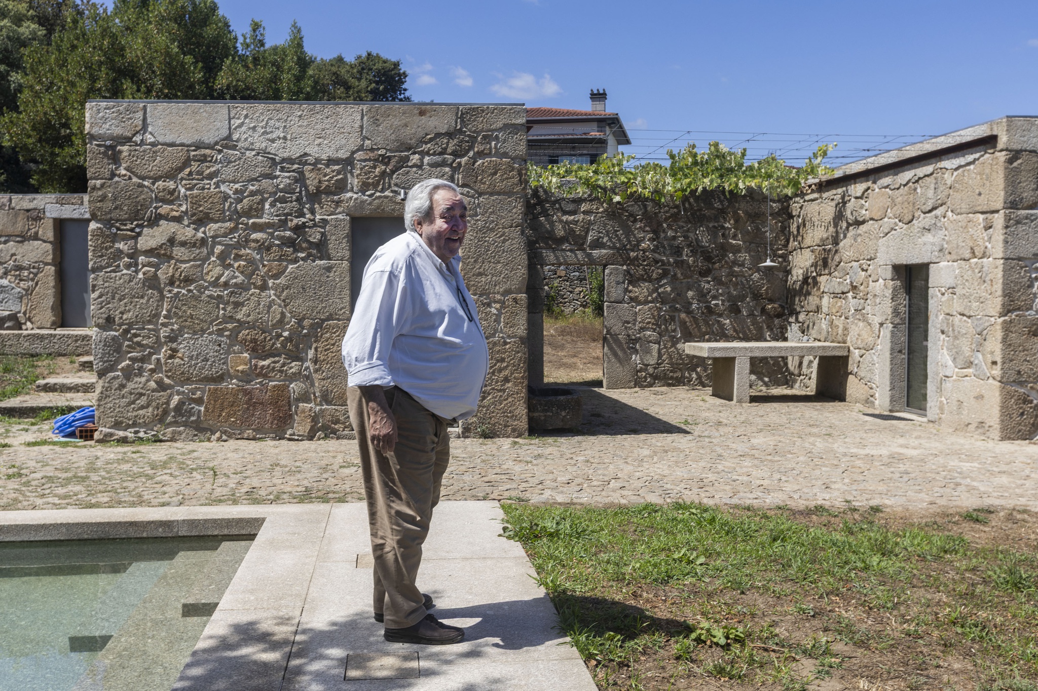 ARQUITECTO EDUARDO SOUTO MOURA NA SUA CASA DE FÉRIAS EM PALMEIRAS BRAGA