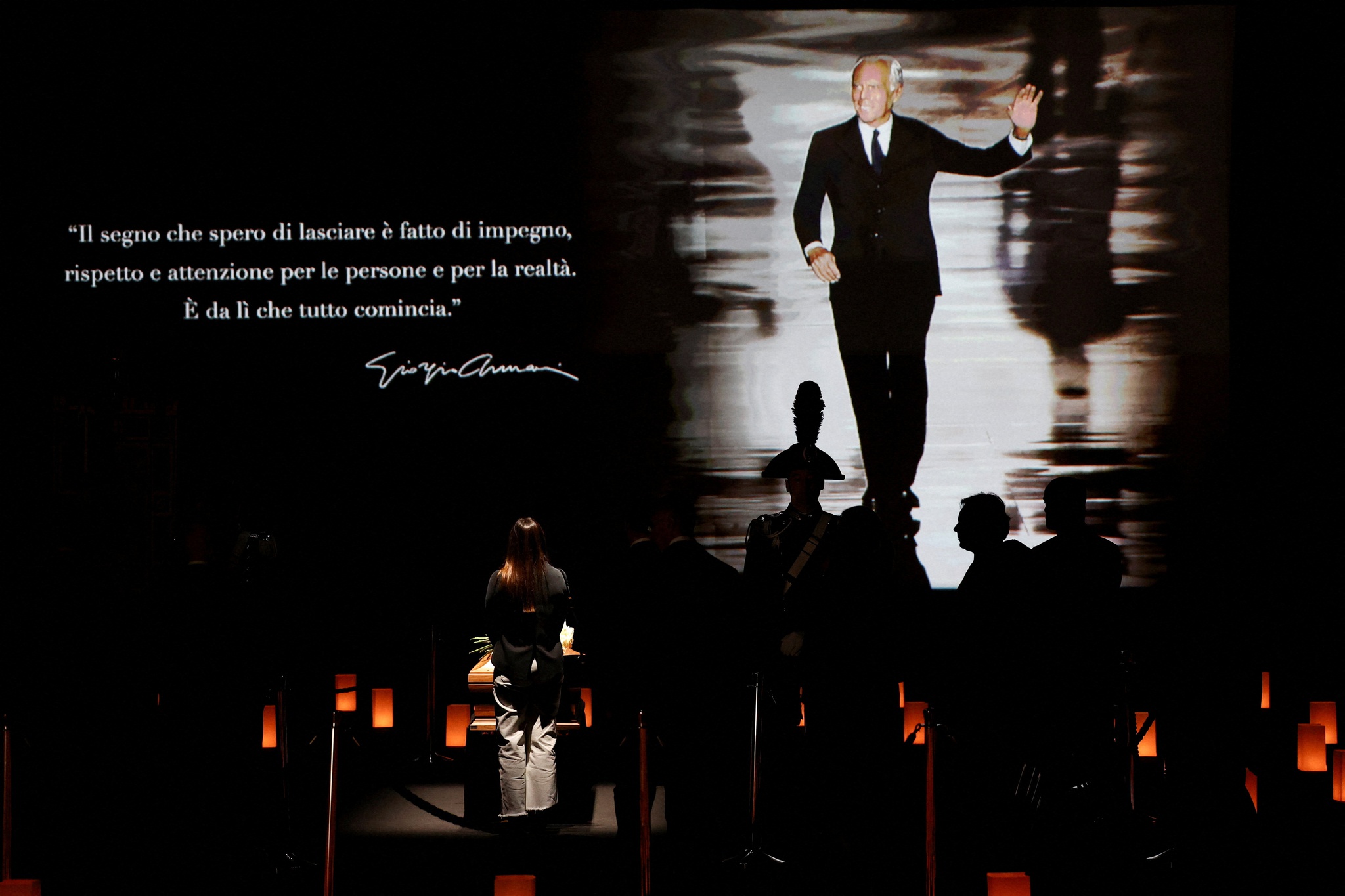 People pay tribute as designer Giorgio Armani lies in state at the Armani/Teatro, following his death at the age of 91, in Milan, Italy September 6, 2025. REUTERS/Gonzalo Fuentes TPX IMAGES OF THE DAY