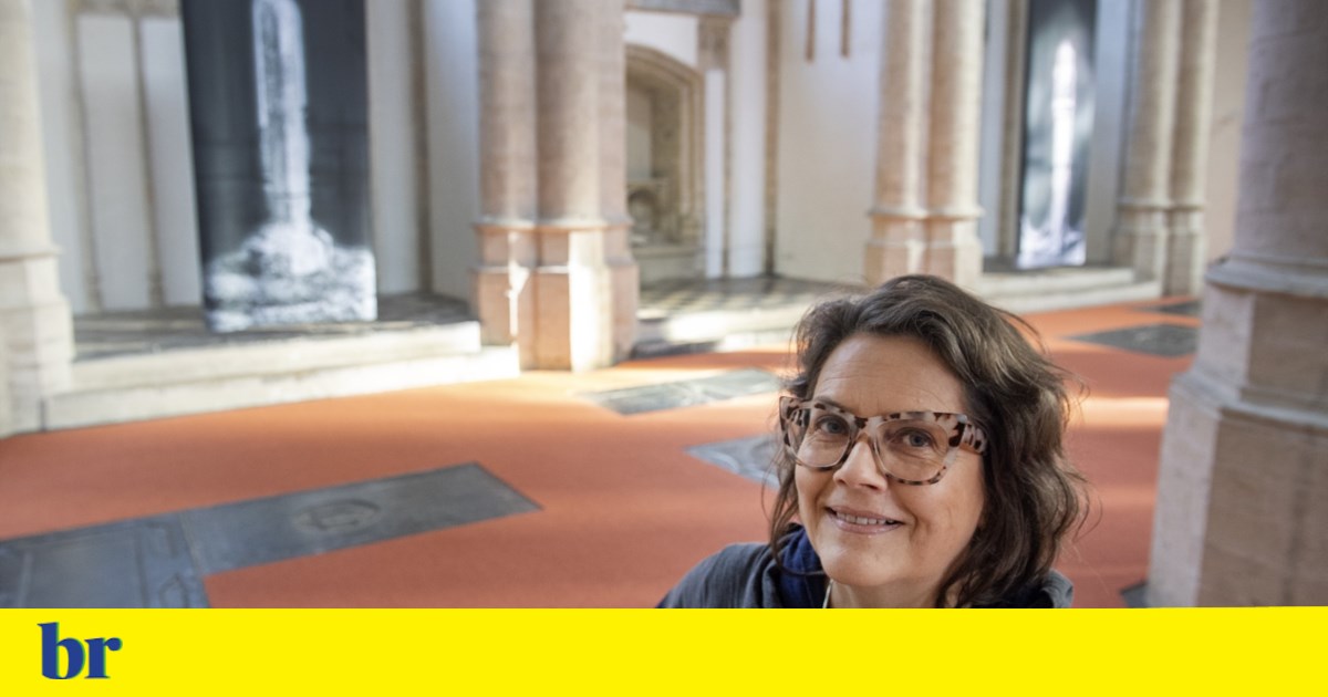 Rosângela Rennó faz exposição que mistura arte e História entre Brasil ...