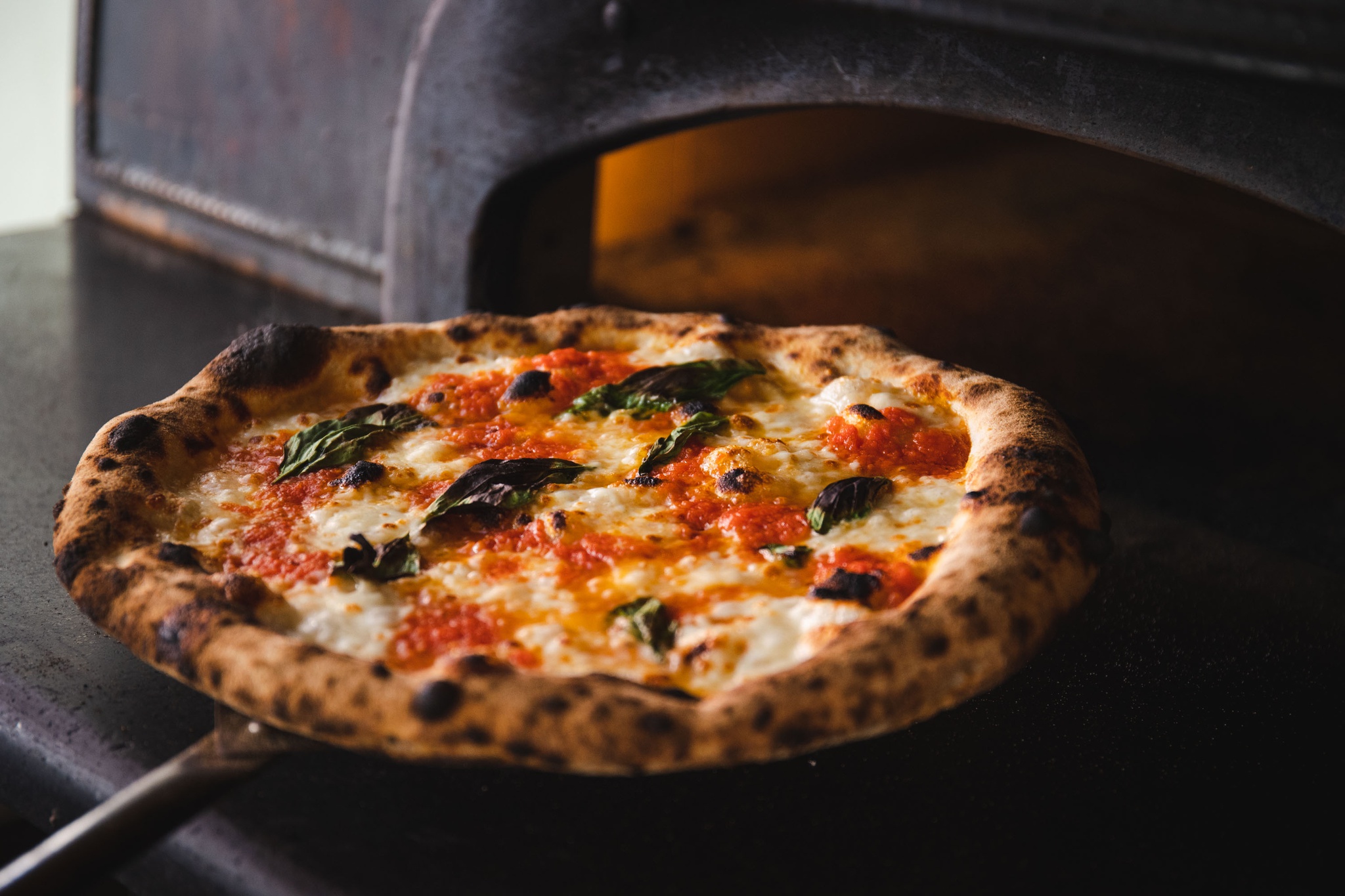 NMA Nuno Alexandre - 19 Agosto 2022 - PORTUGAL, Lisboa - Duda Ferreira, pizzaiolo e dono da Lupita Pizzaria (paulista, chegou a lisboa em 2016) - As caras da nova cozinha gastronomia luso-brasileira - pizzas