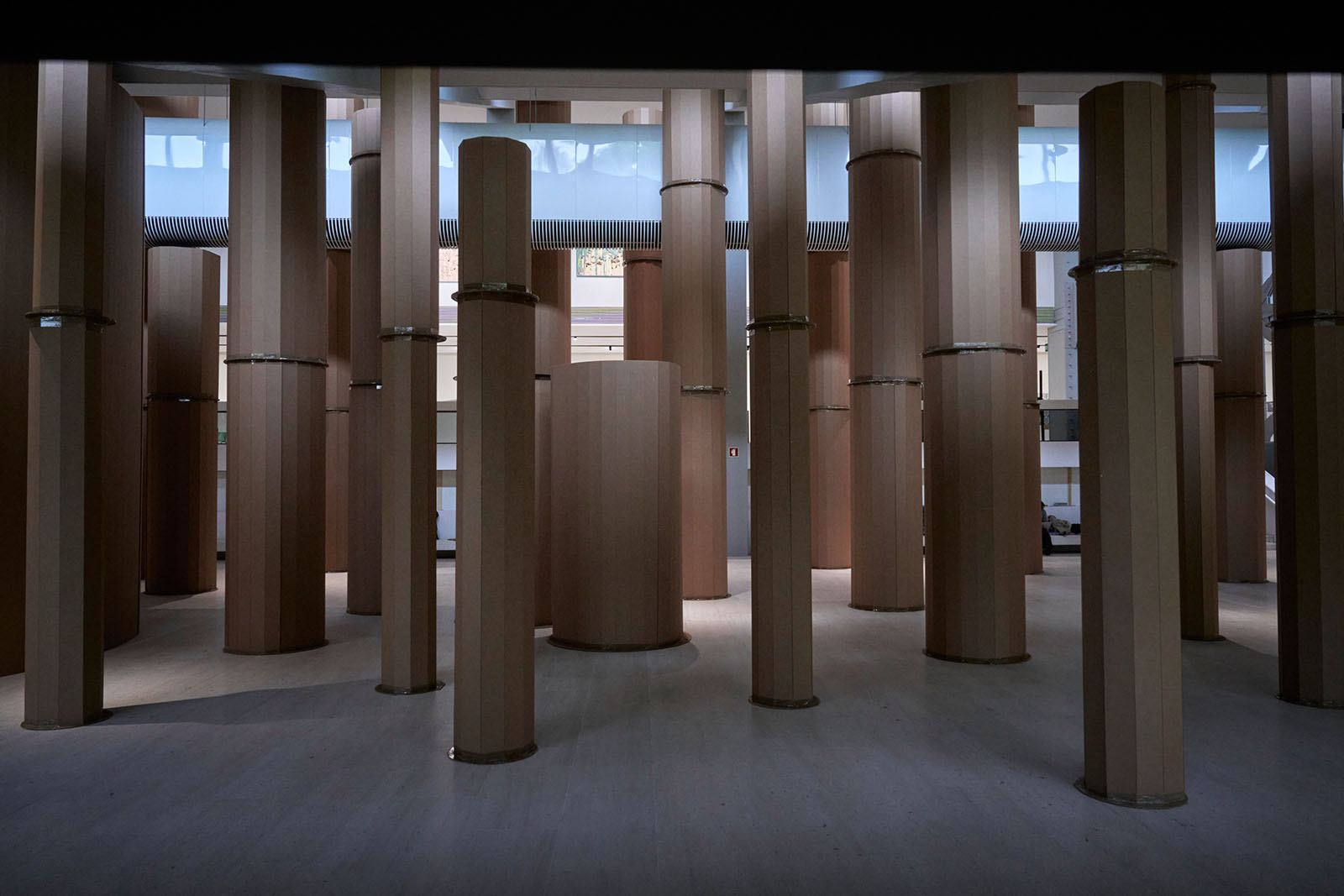 Capa de Habitar a Contradição de Carlos Bunga | Centro de Arte Moderna Gulbenkian, Lisboa