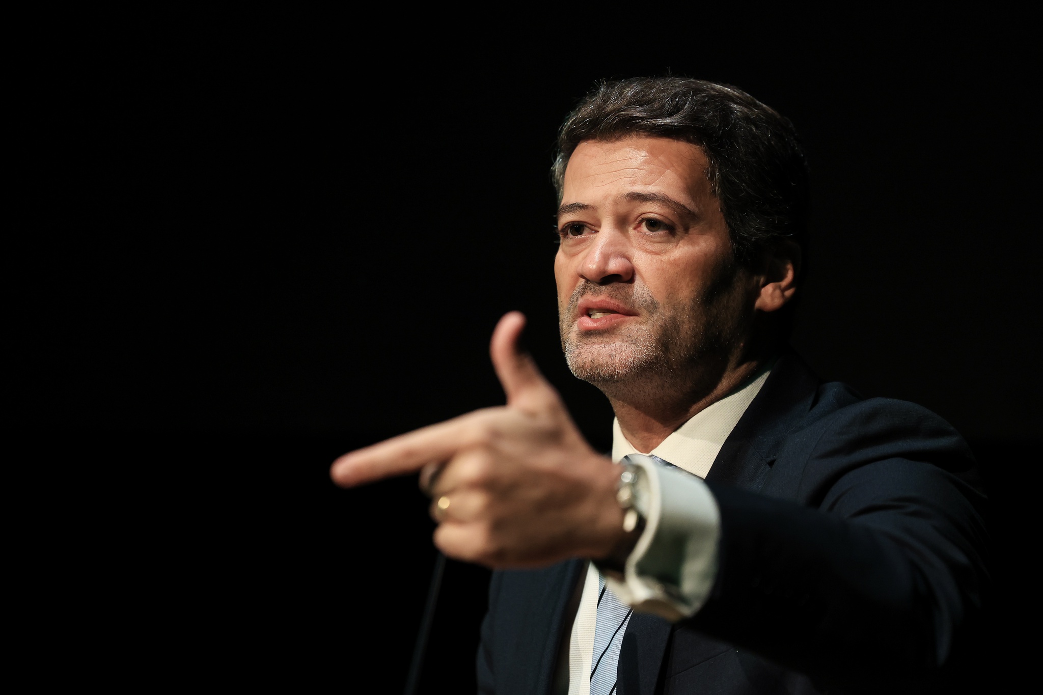 Ministério Público abre investigação a cartazes de André Ventura |  Presidenciais 2026 | PÚBLICO