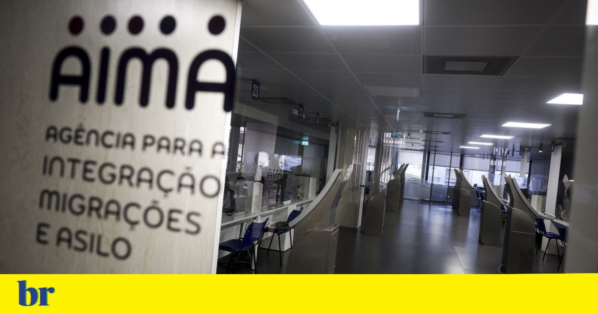 Featured image for article: Portugal's Residency Permit Crisis: Highly Skilled Expats Left in Limbo by New Agency