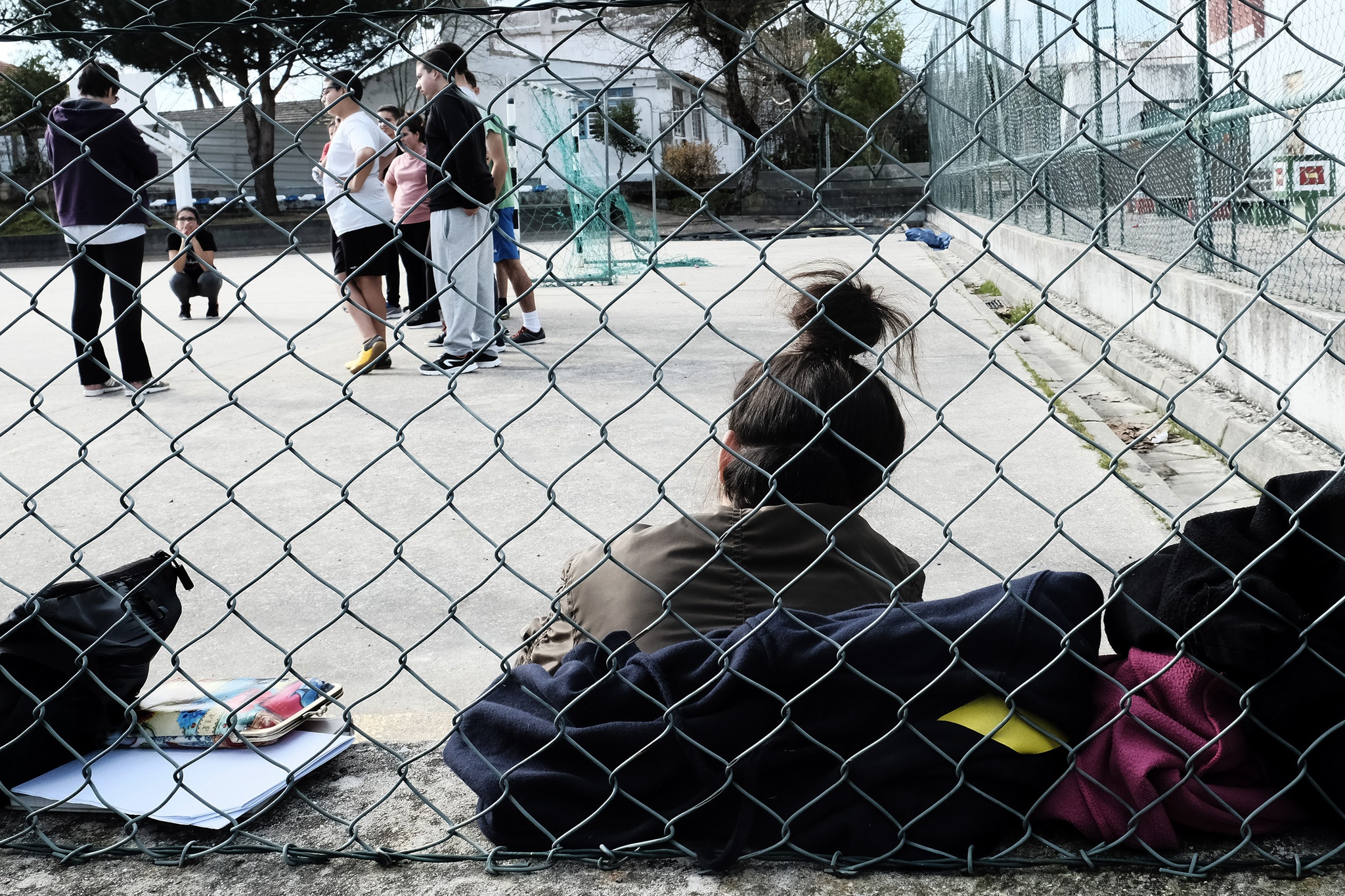 sal sebastiao almeida - 23 janeiro 2018 - PORTUGAL, Leiria, Vila de Maceira- Ranking das escolas Basico e Secundario - Escola Secundaria Henrique Sommer. Aluno da escola num dos campos de jogos durante uma aula de educacao fisica. Ginastica - Visita no ambito dos rankings nacionais