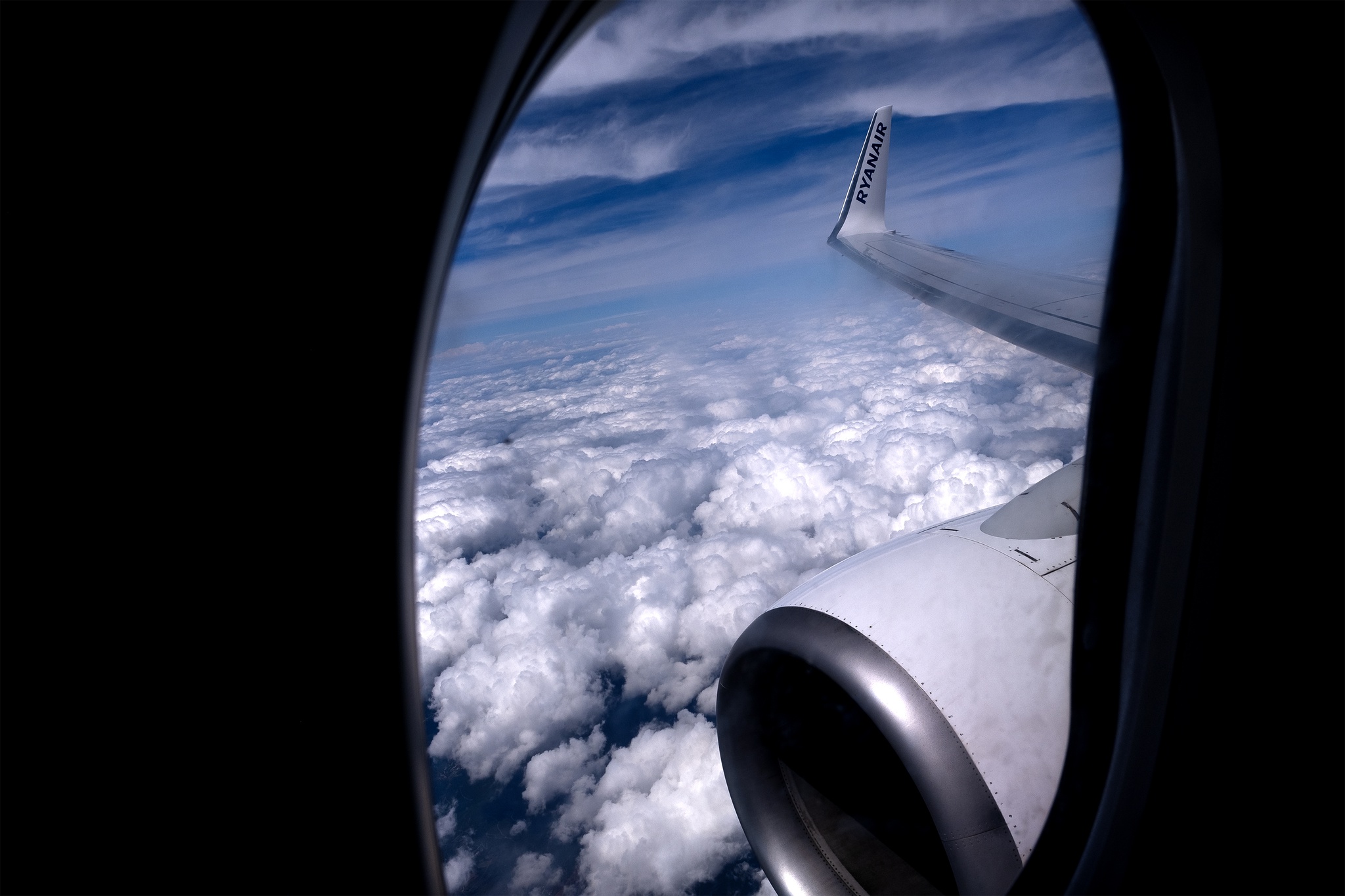 Manuel Roberto - 08 Junho 2023 - FRANÇA, Nimes - aviões da Ryanair, viagens aéreas, companhias low cost, nuvens