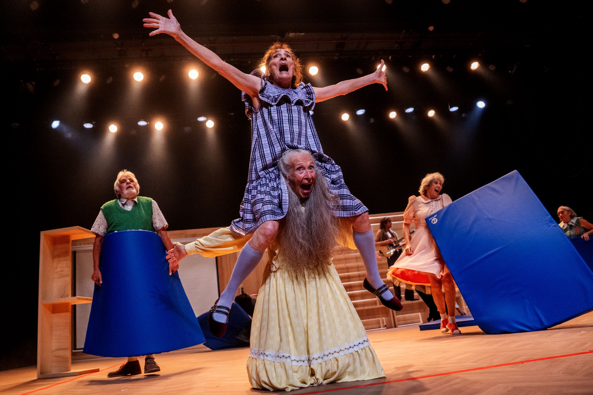 PP 05 DEZEMBRO 205 CCB Companhia Maior e Victor Hugo Pontes
A esta hora, na infância neva