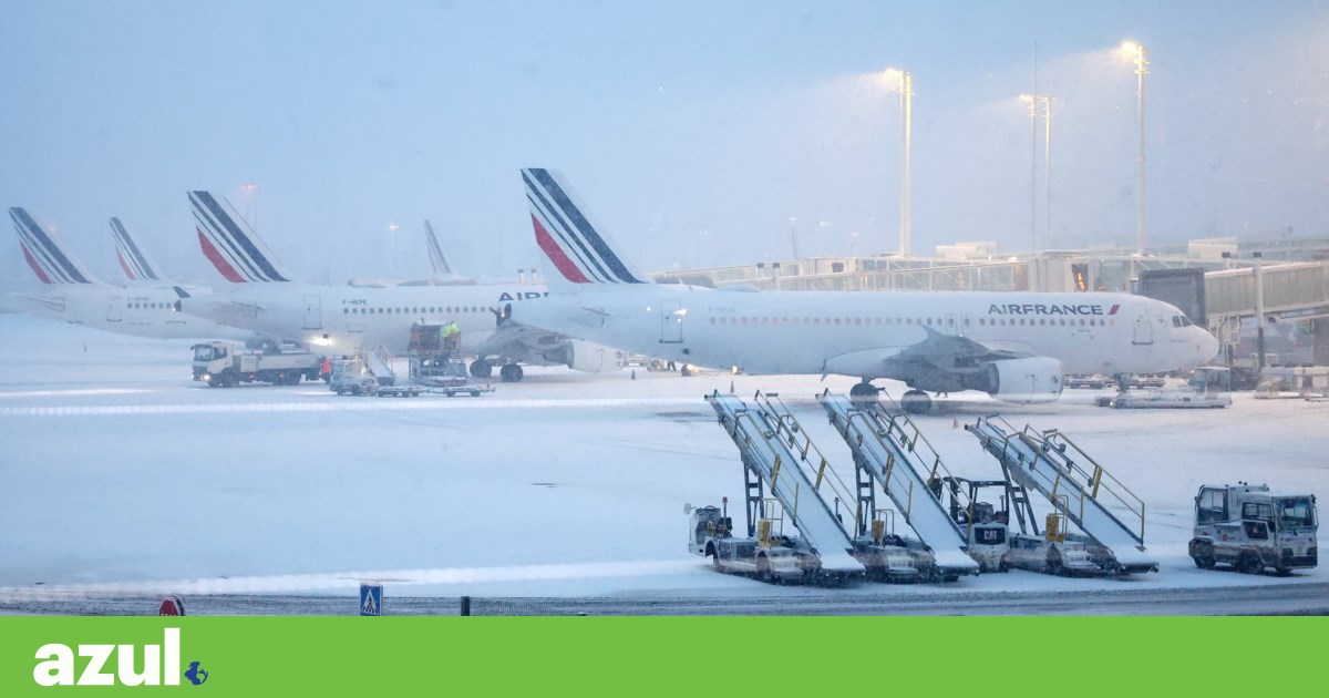 Snowstorm paralyses north-west Europe and affects air links with Portugal