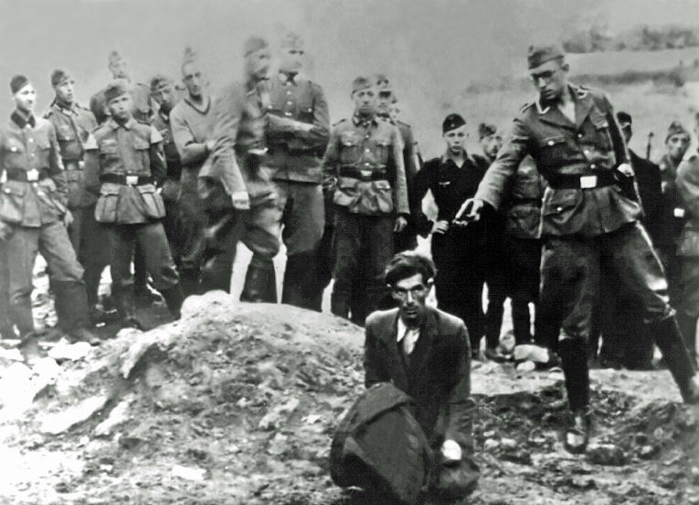 A Holocaust photograph no longer shows an anonymous executioner thanks to artificial intelligence