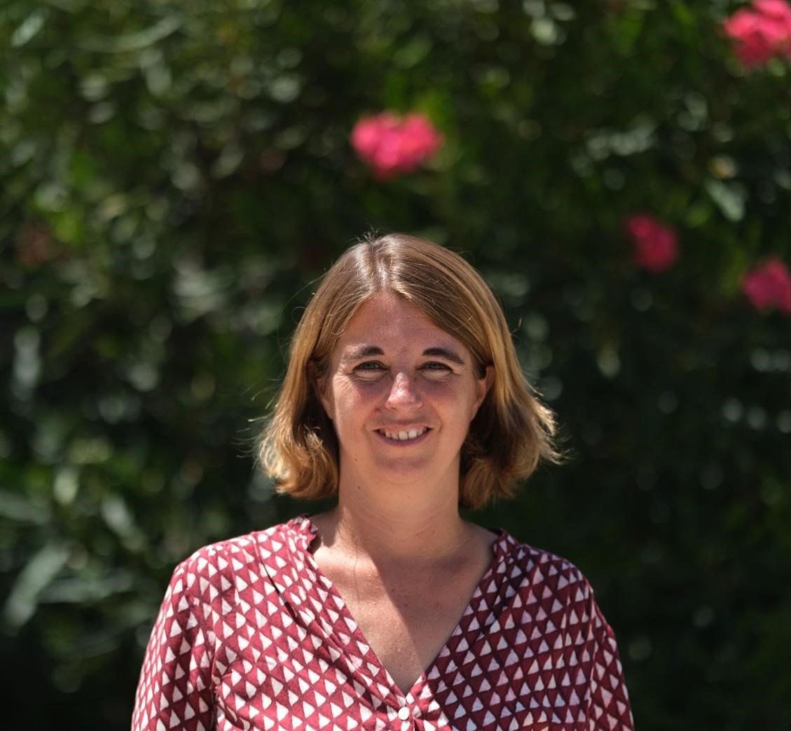 Pocket Library with Clara Rowland