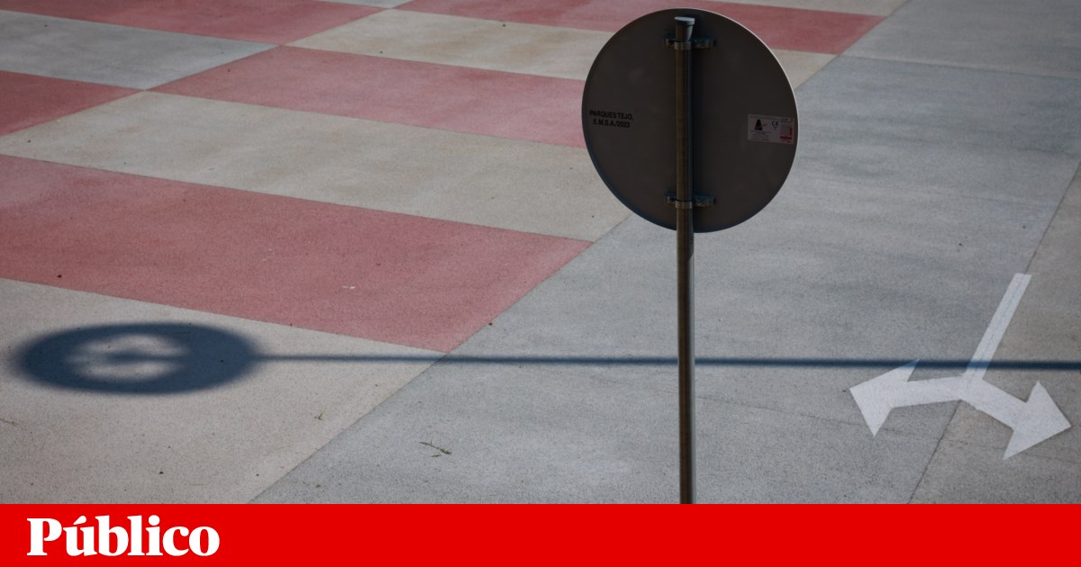 In Queluz, a derelict building will be converted into a car park