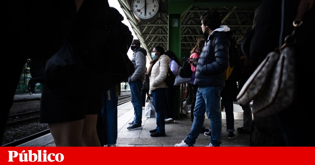 No Intercidades trains in Alentejo, they even sing opera to forget how hard it is to get a seat
