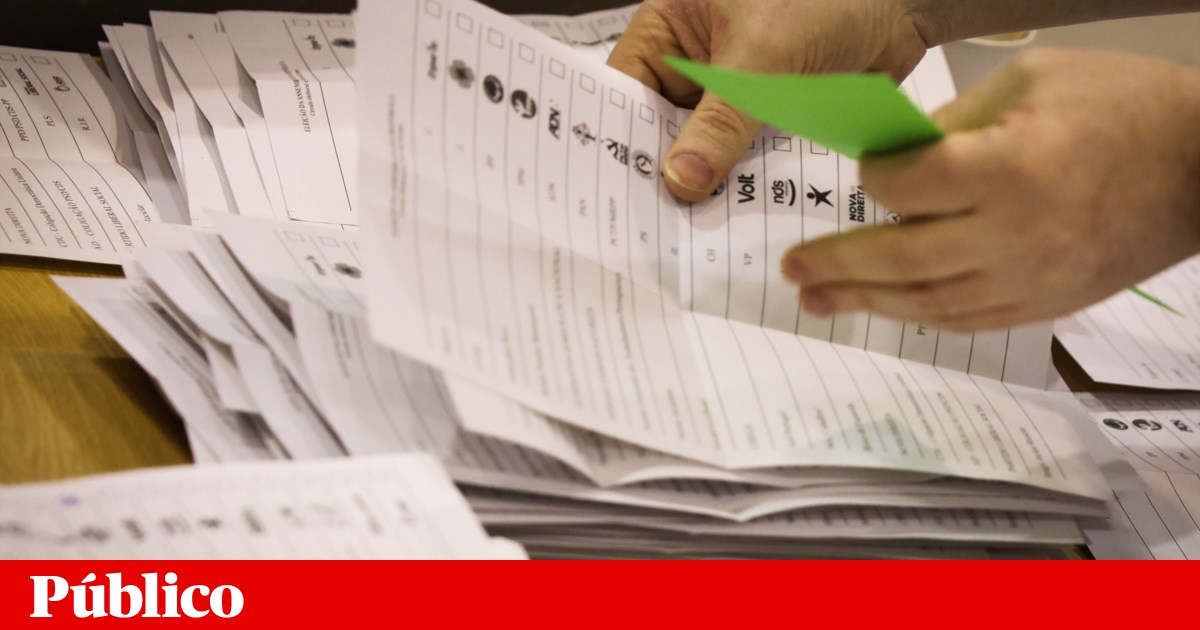 Emigrants have to travel hundreds of kilometres to vote: 'No love of country can withstand it'