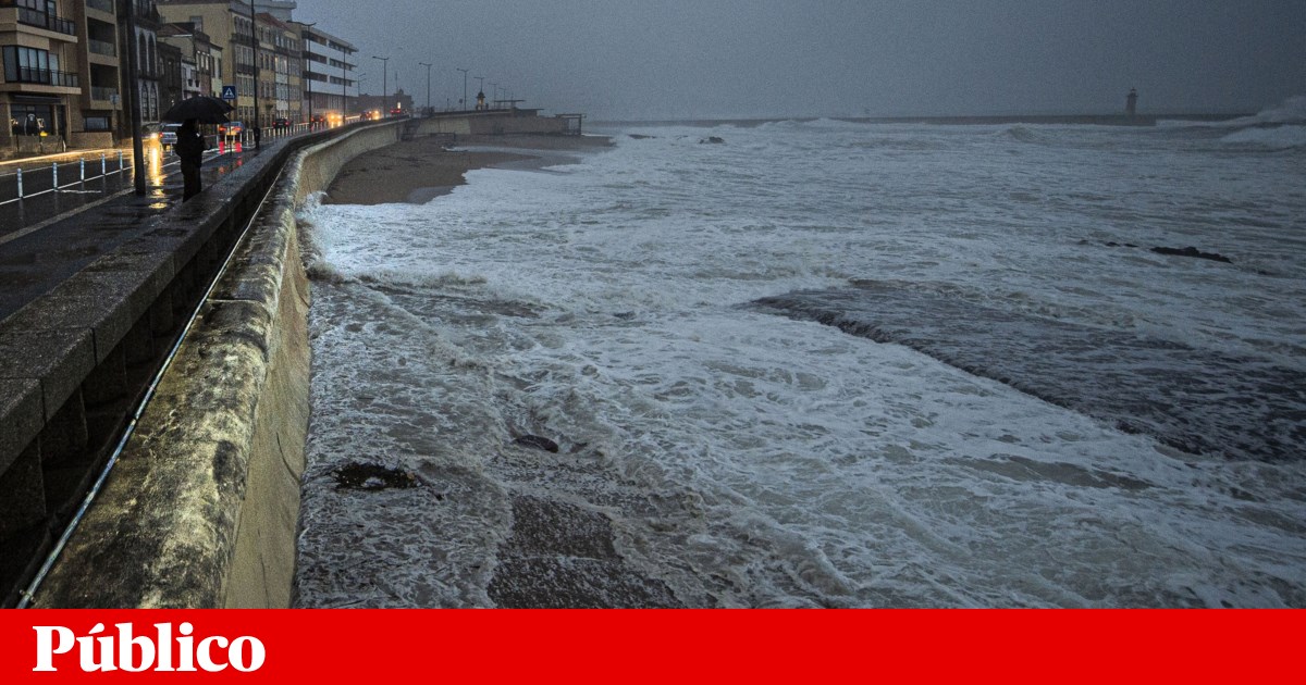 Seven districts of mainland Portugal under orange warning due to swell