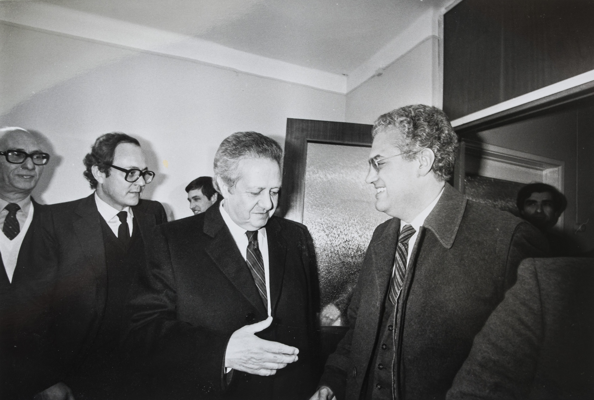 ac alfredo cunha - 5 fevereiro de 1986 - Eleicoes Presidenciais 1986 - candidatos mario soares e diogo freitas do amaral num debate televisao tv de campanha para as eleicoes presidenciais, Mais atras Vasco Pulido Valente (2e)