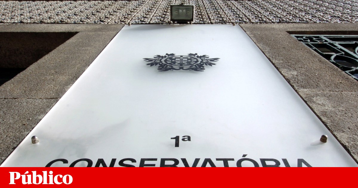 At the registry offices some people earn more than the President and the Prime Minister