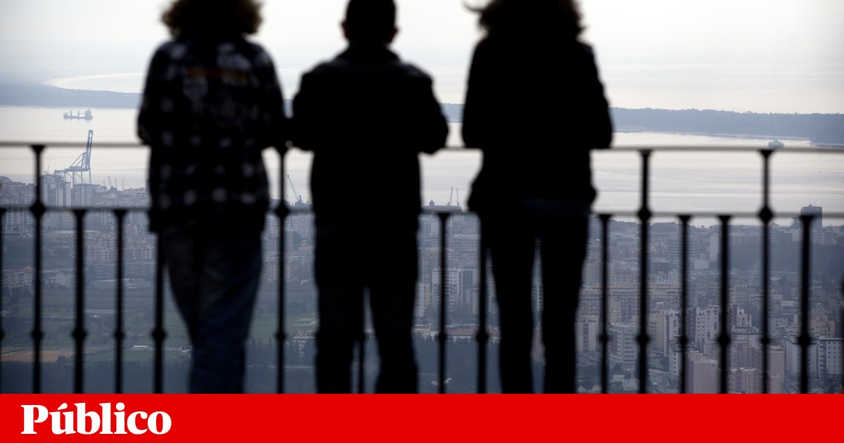 Parental divorce and school difficulties linked to elevated stress levels in children and adolescents