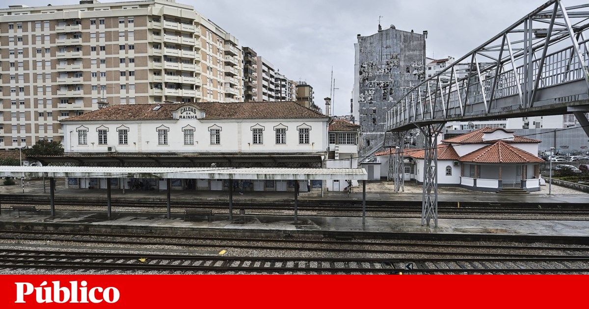 There are routes where train cancellations have become the new normal, such as the Oeste line. Passengers feel their rights are being disregarded