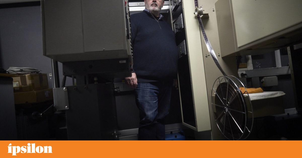 Luís Gigante, projectionist at the Cinemateca: 45 years showing us films