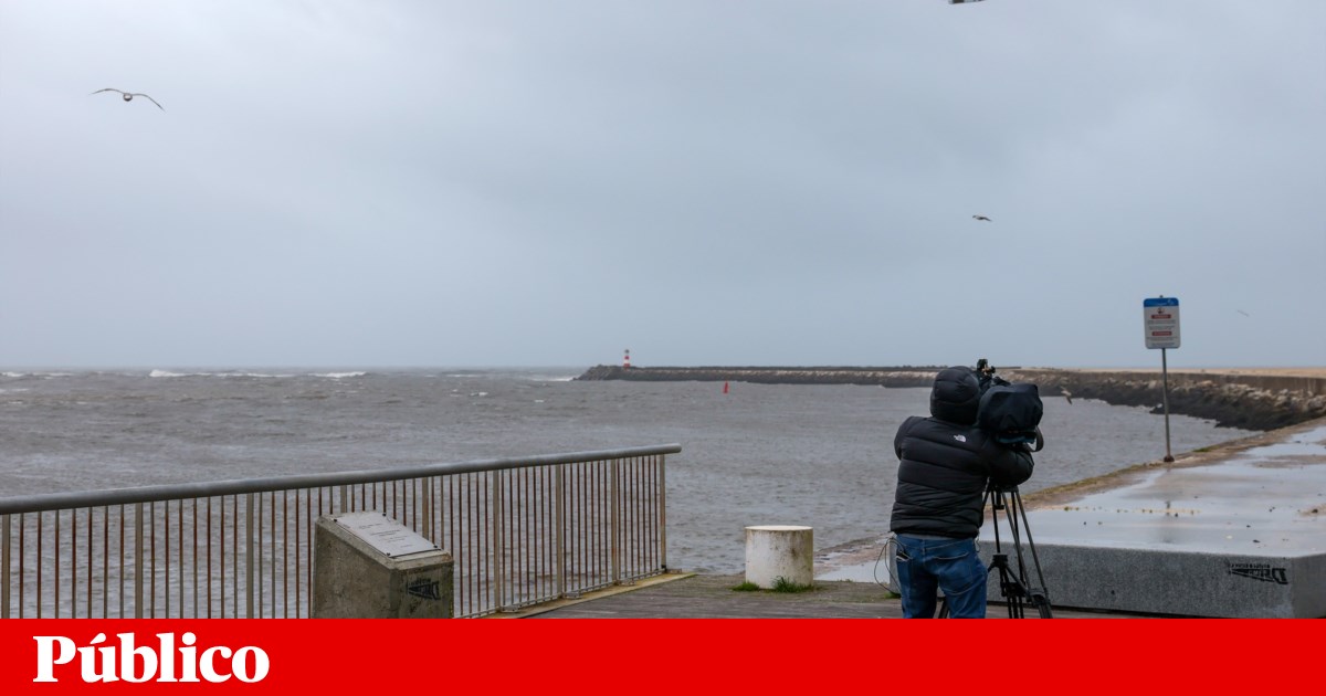 Norwegian tug to tow rudderless cargo ship off Figueira da Foz