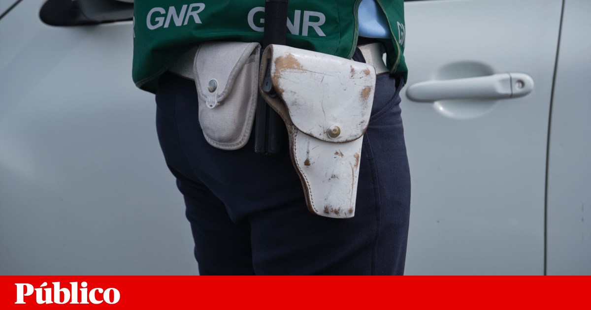 Two GNR officers accused of threatening immigrants with expulsion to extort them