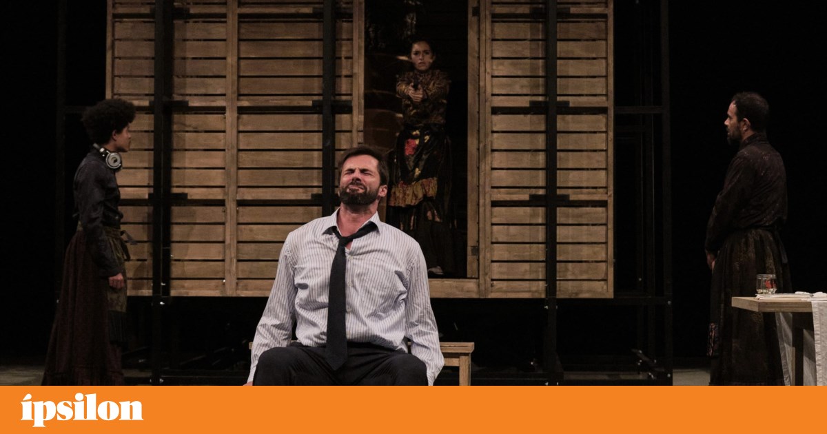 Catarina and the Beauty of Killing Fascists premieres in Portuguese at the National Theatre