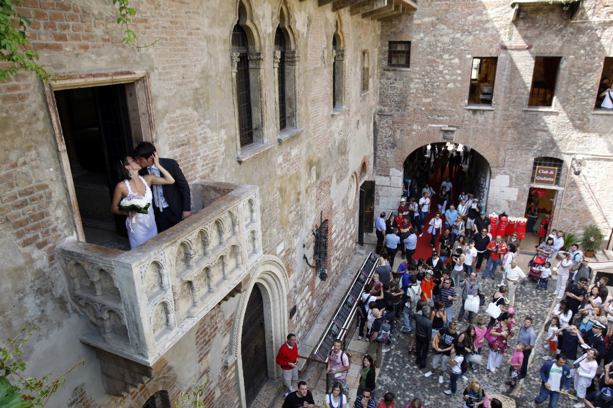 Luca Ceccarelli (R) kisses his wife Irene Lanforti after getting married at Casa di Giulietta in Verona in this June 1, 2009 file photo. Casa di Giulietta, or Juliet's House, is a museum dedicated to Shakespeare's "Romeo & Juliet" play. The museum contains frescoes, paintings and other artefacts related to the story. Ceccarelli and Lanforti are the first couple recorded to marry at the 'Juliet's balcony', claimed by locals to be the very same balcony Juliet cried out for her lover Romeo. REUTERS/Alessandro Garofalo/Files (ITALY - Tags: ENTERTAINMENT TRAVEL)